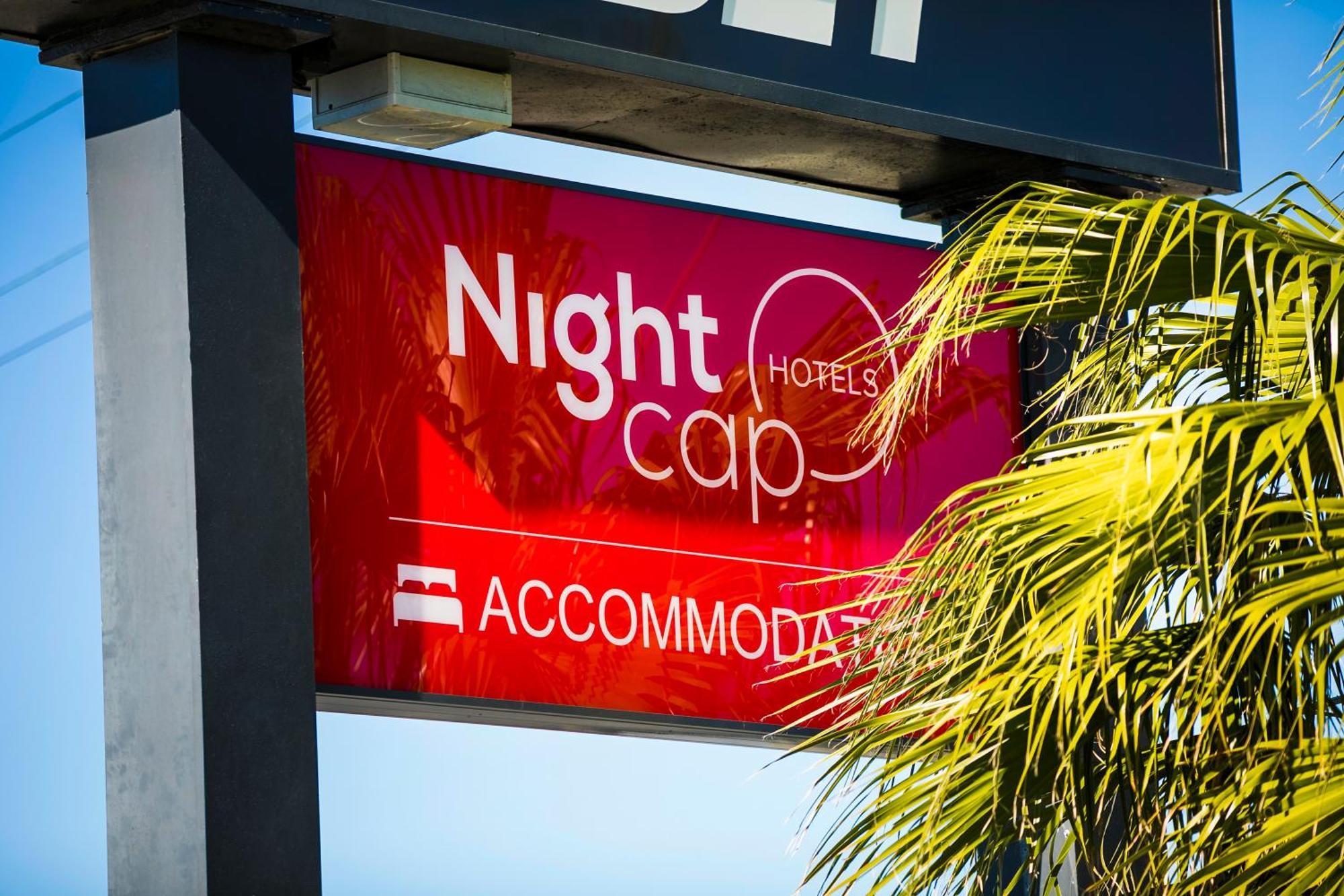 Nightcap At Kawana Waters Hotel Exterior foto